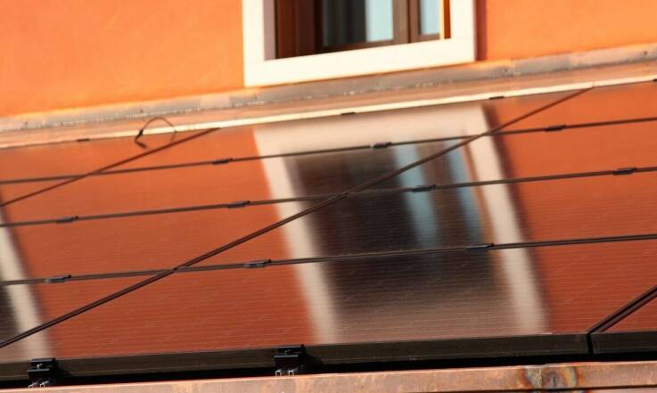 Jakie są różnice między różnymi typami paneli słonecznych?