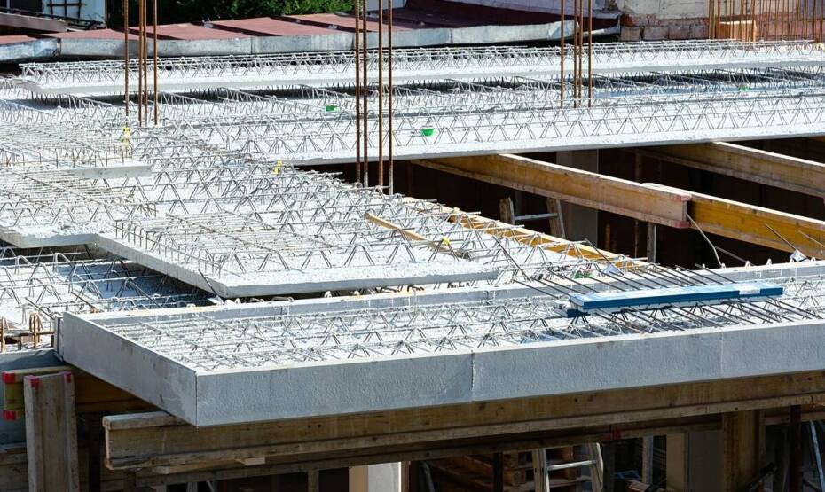 Jakie materiały najlepiej sprawdzają się w produkcji schodów na beton?