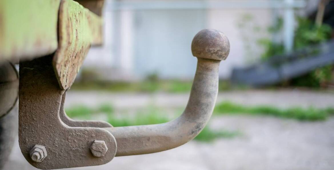 Jakie haki holownicze najlepiej sprawdzą się w samochodach terenowych?