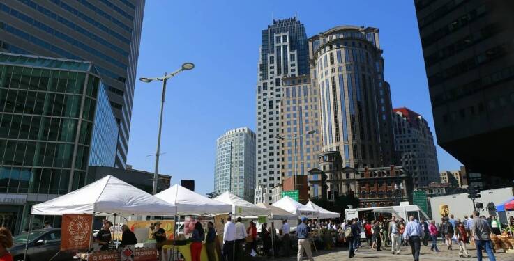 W jaki sposób teatr letni angażuje rodziców i dzieci w życie przedszkola?