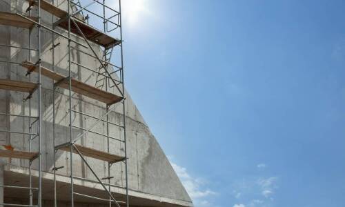 Montaż rusztowań przemysłowych w trudnych warunkach