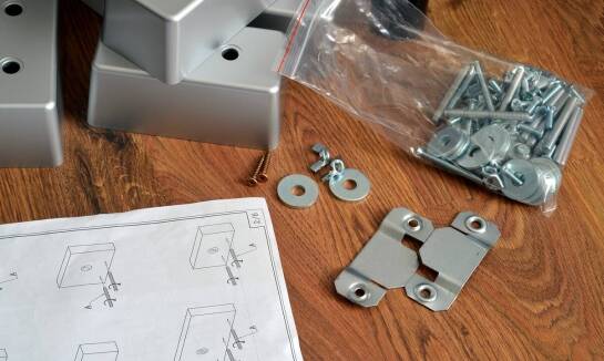 Zakończenia aluminiowe do parapetów – funkcjonalność i ochrona przed wilgocią