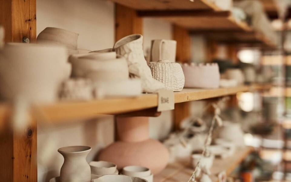 Odkryj radość tworzenia unikalnych projektów ceramicznych w Goleniów!