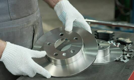 Co powinieneś wiedzieć o naprawie hamulców przed wizytą u mechanika?