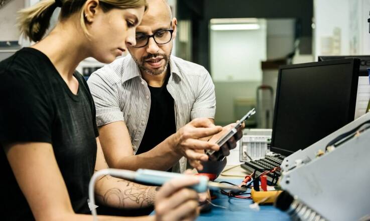 Jakie trendy dominują na rynku kabli i przewodów w hurtowniach elektrycznych?