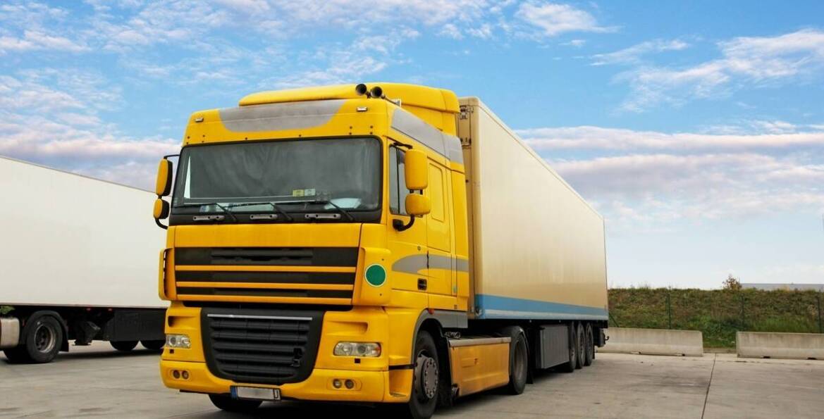 Jakie dodatkowe usługi można zamówić razem z holowaniem TIR?