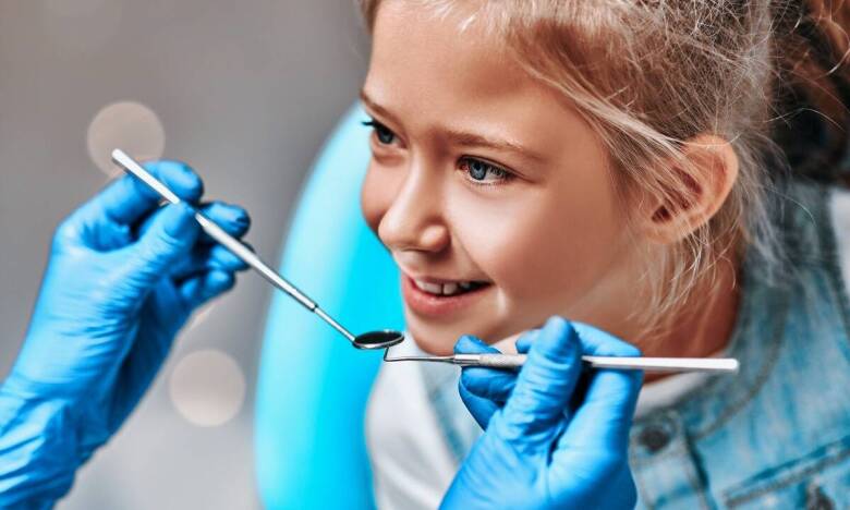 Dlaczego warto korzystać z usług specjalistów w stomatologii dziecięcej?
