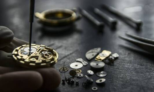 Mosiądz w elektronice: kluczowe zastosowania i trendy