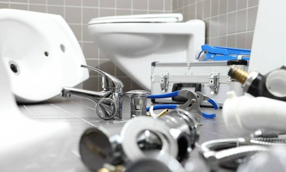 Jakie są różnice w kosztach między różnymi metodami udrażniania rur?