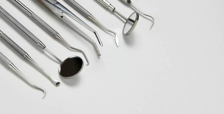 Jakie metody diagnostyczne stosuje się w przypadku stanu zapalnego haluksów?