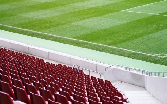 Jakie są korzyści z wynajmu boiska dla drużyn sportowych?