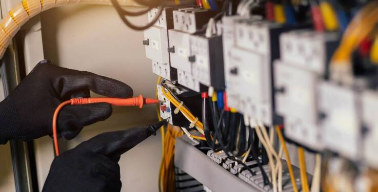 Usuwanie usterek elektrycznych – jak szybko reagować na problemy?