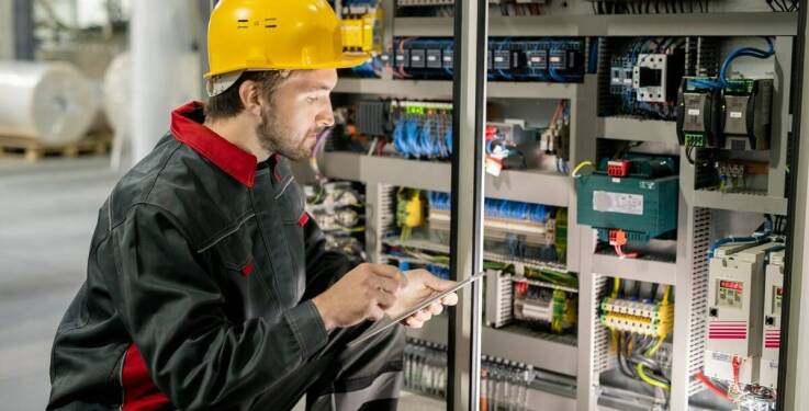 Jakie są różnice w podejściu do pomiarów elektrycznych w obiektach mieszkalnych i przemysłowych?