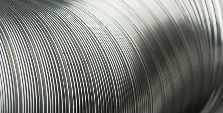 Jakie czynniki wpływają na efektywność metalizacji tworzyw sztucznych?