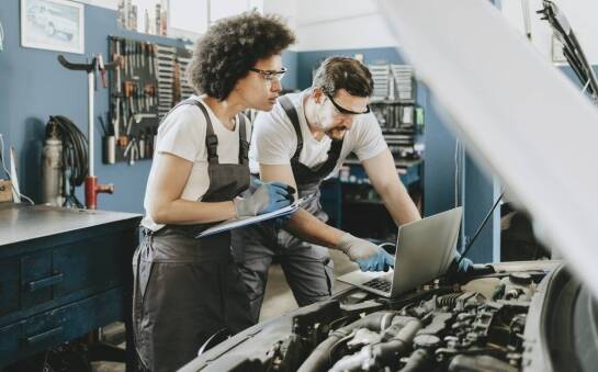 Jakie są kluczowe elementy przeglądu okresowego w serwisie Opel?