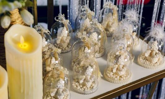 Torty dla dorosłych – jak wprowadzić elegancję na przyjęcia?