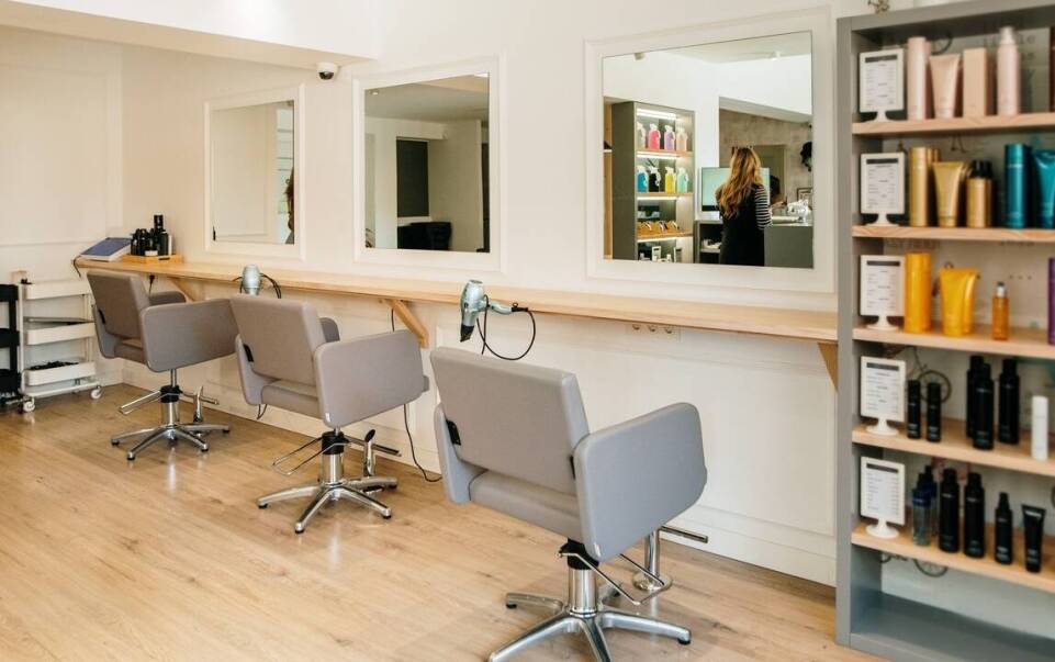 Jakie usługi oferuje ekologiczny salon fryzjerski w Warszawie?