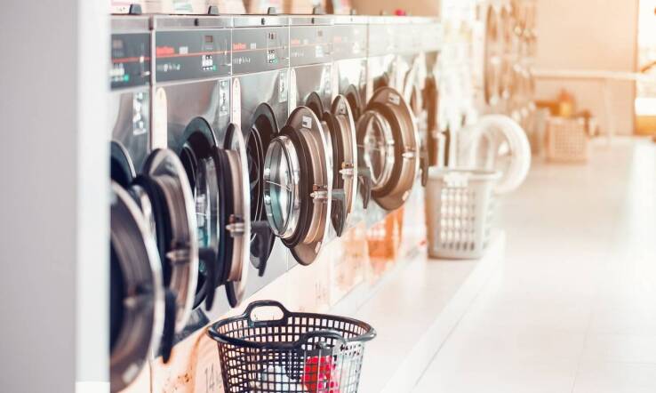 Usługi maglowania dla sektora HoReCa – dlaczego warto zainwestować w profesjonalne pranie?