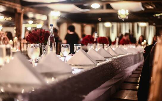 Jak dobrze zorganizować niezapomniane przyjęcie rodzinne?