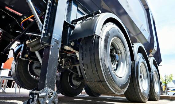 Wynajem naczep a bezpieczeństwo ładunku – co musisz wiedzieć?