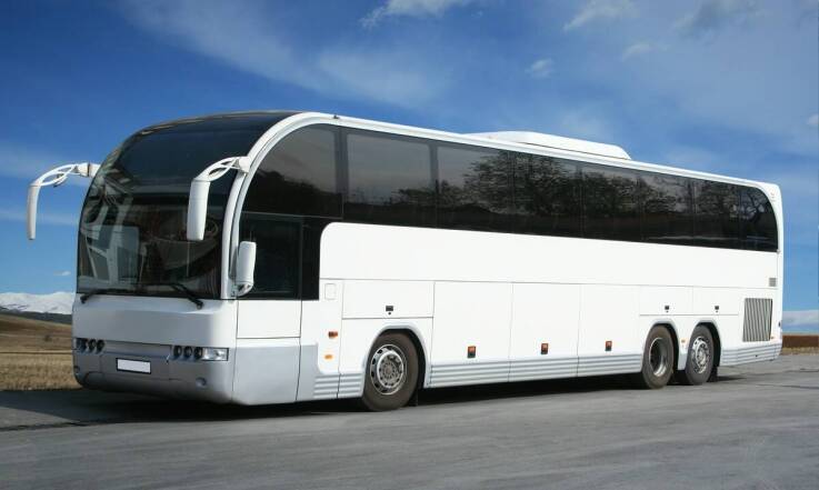 Wynajem busów z kierowcą – co oferujemy dla grup turystycznych?