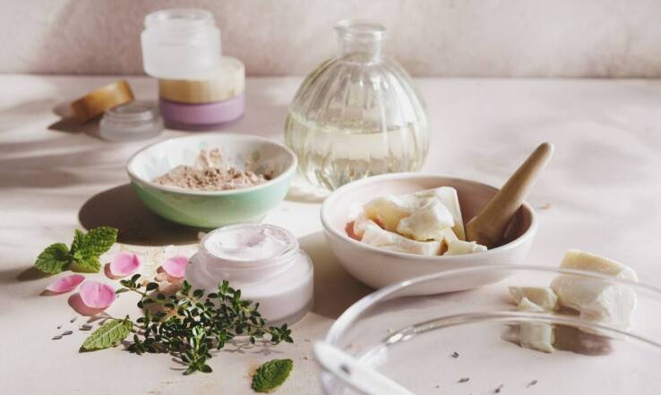 Jakie zabiegi kosmetyczne można zrealizować dzięki voucherowi podarunkowemu?