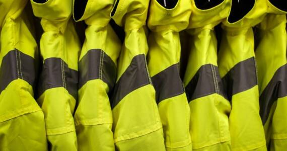 Pralnia Gliwice – jak dbać o odzież roboczą w miejscach pracy?