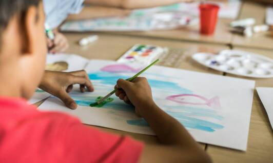 Jak zorganizowane są zajęcia plastyczne i rękodzielnicze dla seniorów w Łodzi?