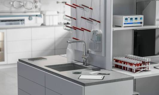 Jakie są najważniejsze cechy pipet automatycznych, które warto znać?