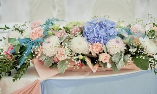 Biżuteria floralna – elegancki dodatek do ślubnej stylizacji