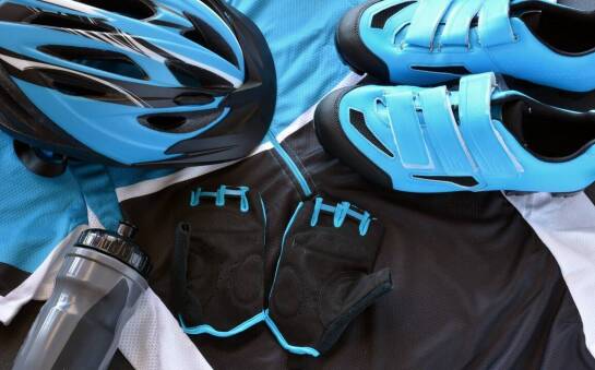 Zabezpieczenia rowerowe na wyprawy – co zabrać ze sobą, aby czuć się bezpiecznie?