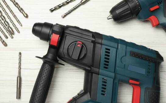 Praktyczne zastosowanie elektronarzędzi w branży elektroinstalacyjnej