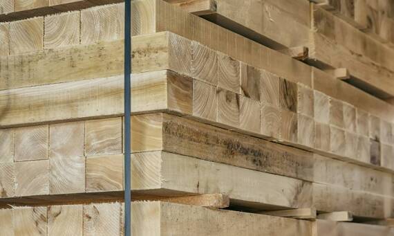 Drewno suszone komorowo a jego wpływ na jakość tarcicy bukowej