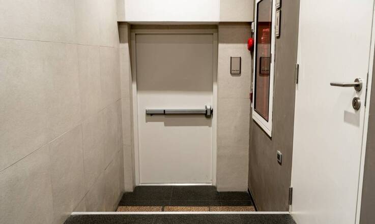 Jakimi cechami powinny wyróżniać się drzwi serwisowe?