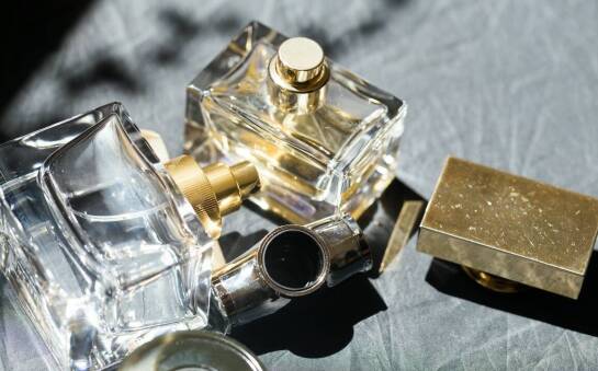 Rola jakości surowców w produkcji odpowiedników perfum – dlaczego to ważne?