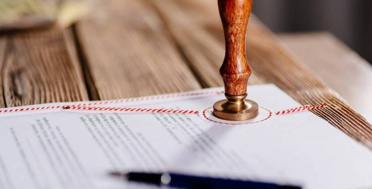 Kiedy warto skorzystać z usług notariusza przy zakupie mieszkania?