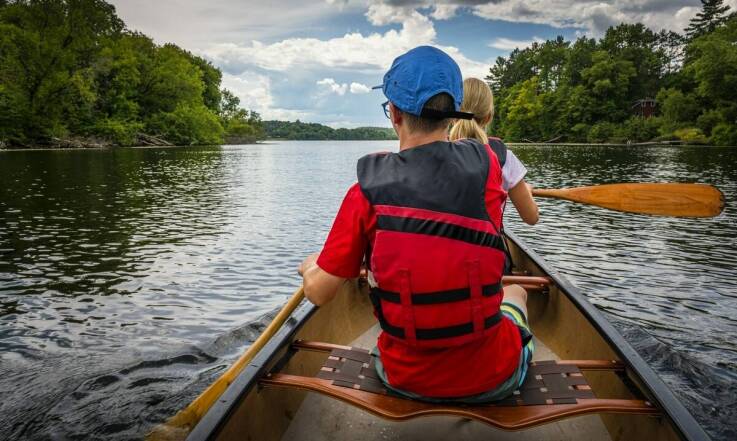 Dlaczego warto wybrać spływy kajakowe kilkudniowe na rodzinny wypad?