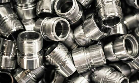 W jaki sposób złącza obrotowe do wody mogą wpłynąć na redukcję kosztów operacyjnych?