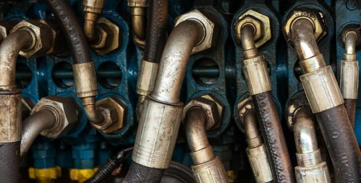 Jakie elementy hydrauliczne warto mieć na stanie w warsztacie?