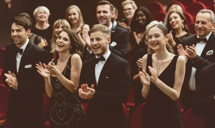 Jakie są najczęstsze wyzwania w fotografii gwiazd filmowych na czerwonym dywanie?