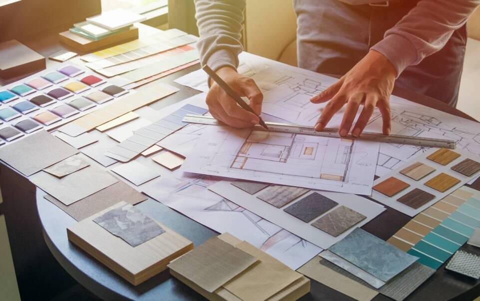 Jakie są kluczowe pytania do rozważenia przed rozpoczęciem współpracy ze studiem projektowym wnętrz?