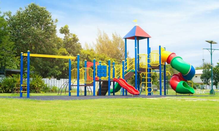 Dlaczego warto odwiedzić park dmuchańców podczas letnich festynów?