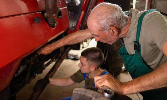 Dlaczego naprawa chłodnic ciągników rolniczych jest kluczowa dla ich wydajności?