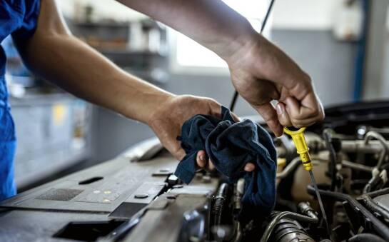 Jakie są korzyści z dynamicznej wymiany oleju w automatycznych skrzyniach biegów?