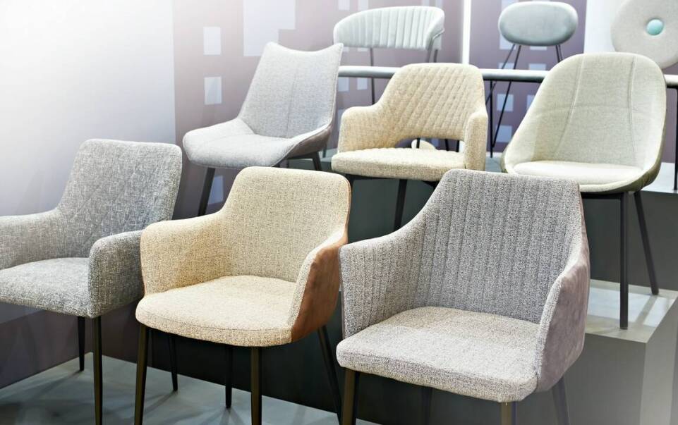 Jak producent tapicerki wpływa na trwałość i wygodę mebli?