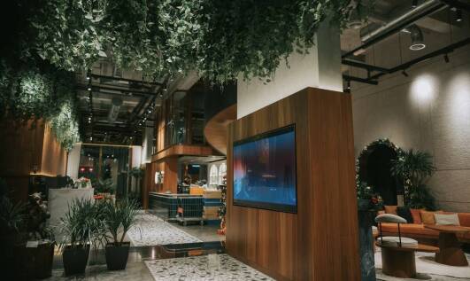 Jak drzwi szklane przesuwne wpływają na optykę przestrzeni w pomieszczeniach?