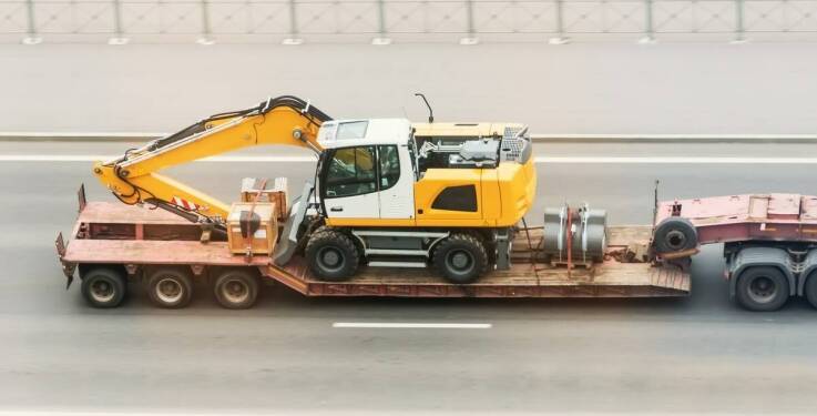 Holowanie lawetą a transport pojazdów – co warto wiedzieć o kosztach?
