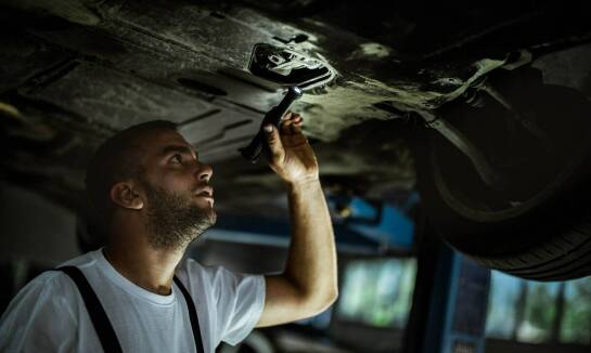 Wosk do podwozia - co warto wiedzieć o jego aplikacji?