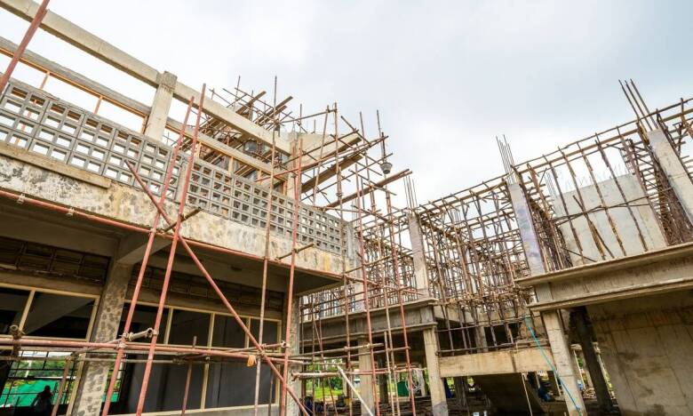 Jakie są zalety korzystania z choinkowego rusztowania w trudnych warunkach atmosferycznych?