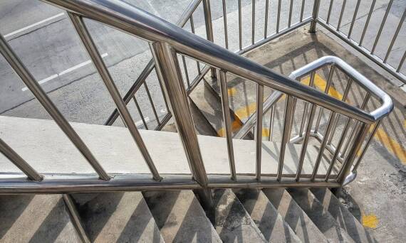 Balustrady aluminiowe – trwałość i nowoczesny design w jednym